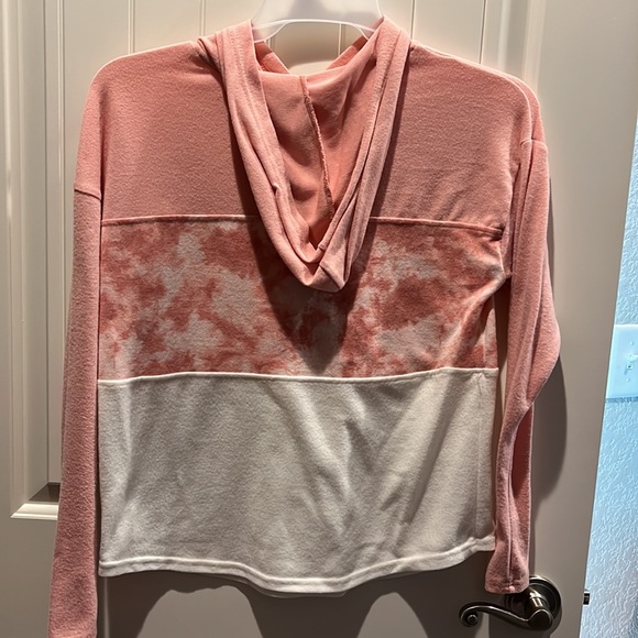 Bobbie Brooks hooded tshirt - Picture 3 of 3